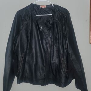 EVRI Women's Classic Black Leather Jacket